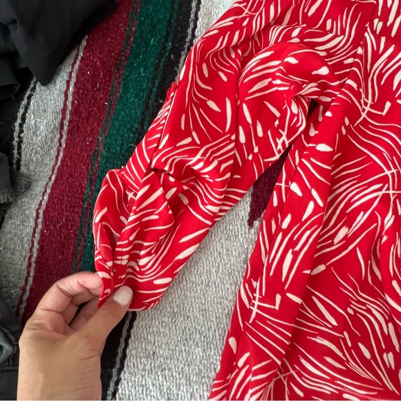 LUSH drapey wrap top with button closure, size S - Picture 3 of 6